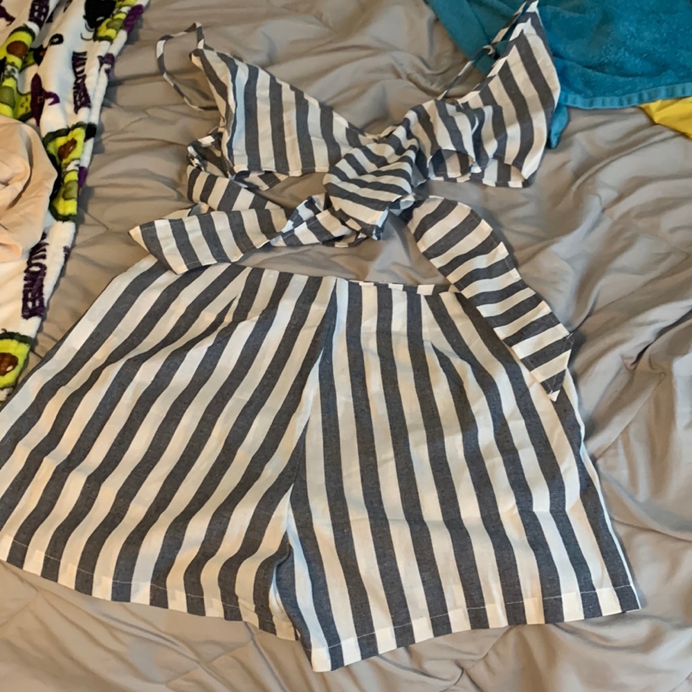Striped set